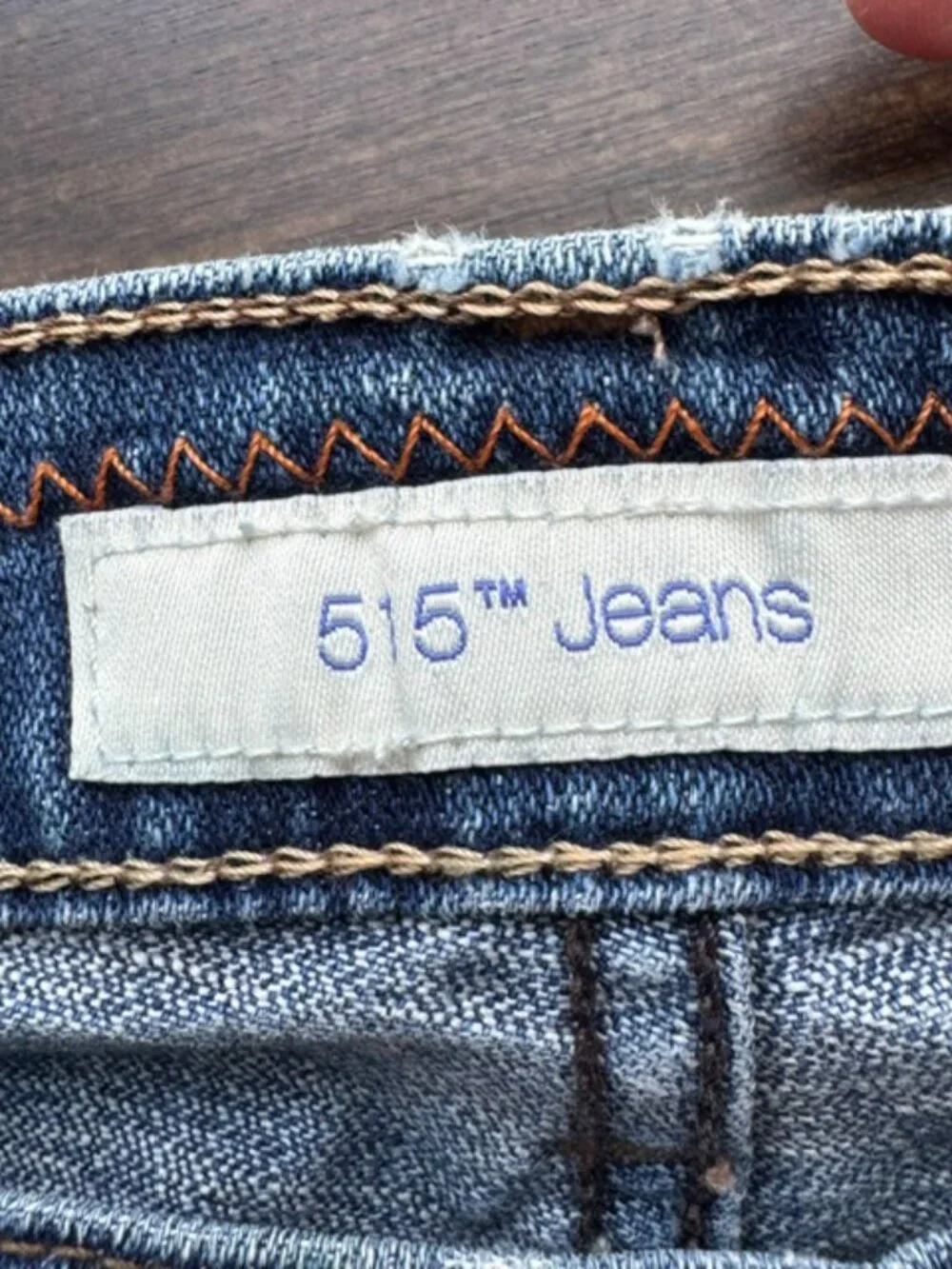 Levi's 515 Women's Bermuda Denim Shorts Size 8 Medium Wash Cuffed Stretch Jean